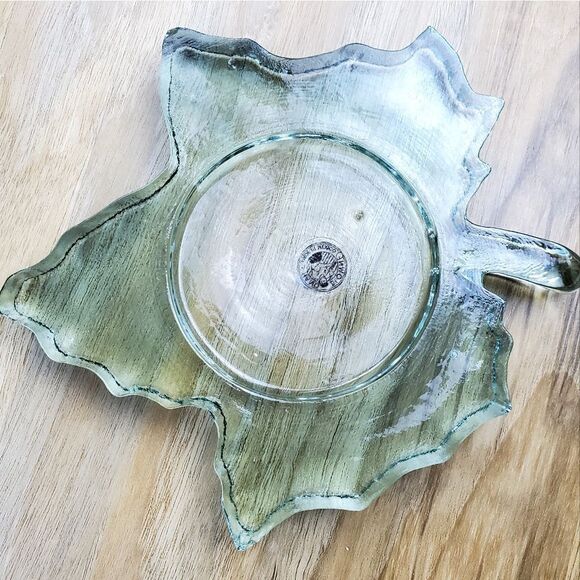 🔺️Green Hand Blown Maple Leaf Shaped Candle Holder - Picture 6 of 8